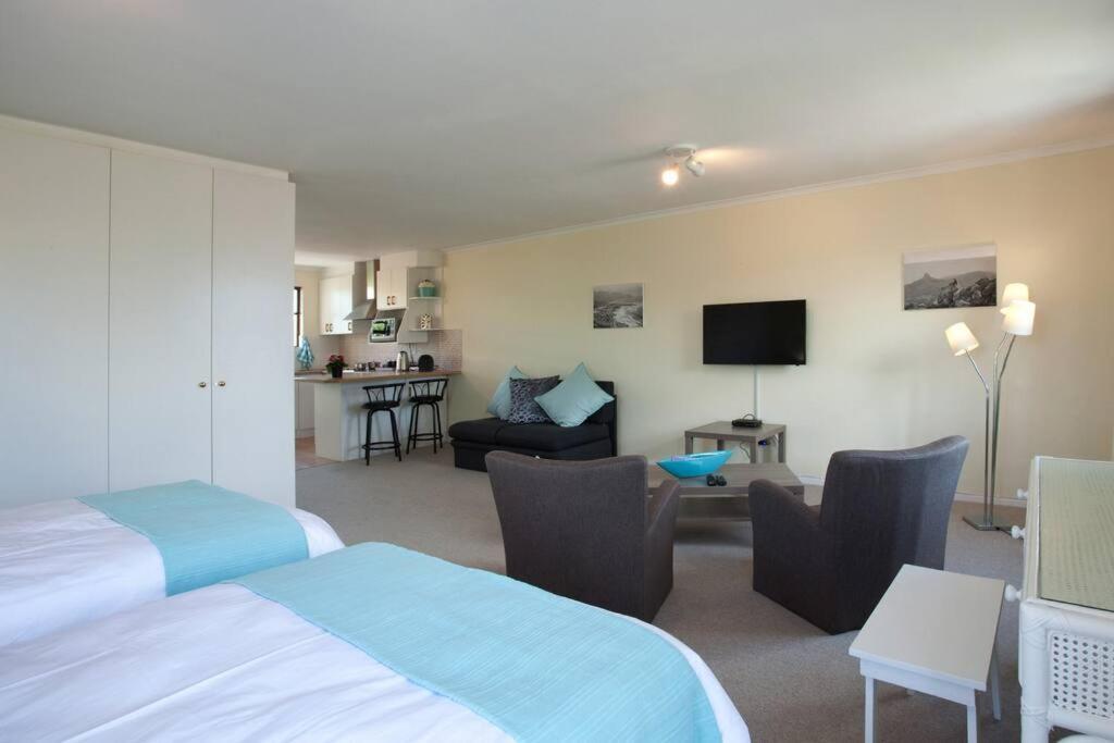 Luxury Sleeps Up To 3 Adults - Sunset * Cape Town