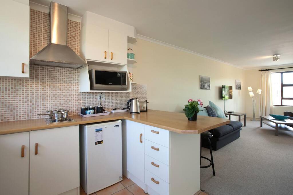 Luxury Sleeps Up To 3 Adults - Sunset Cape Town