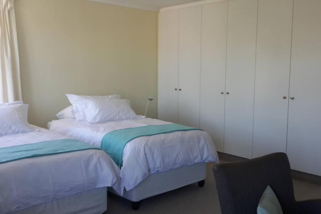 Luxury Sleeps Up To 3 Adults - Sunset * Cape Town