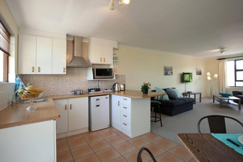 Luxury Sleeps Up To 3 Adults - Sunset Apartment Cape Town