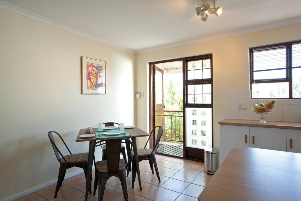 Luxury Sleeps Up To 3 Adults - Sunset Cape Town