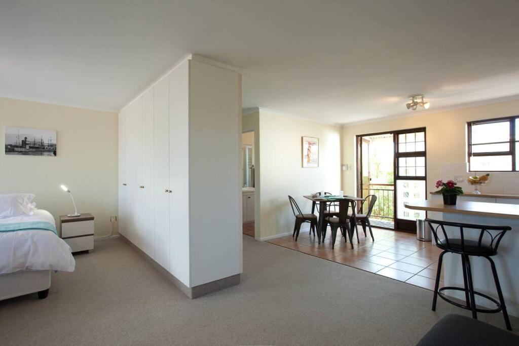 Apartment Luxury Sleeps Up To 3 Adults - Sunset Cape Town
