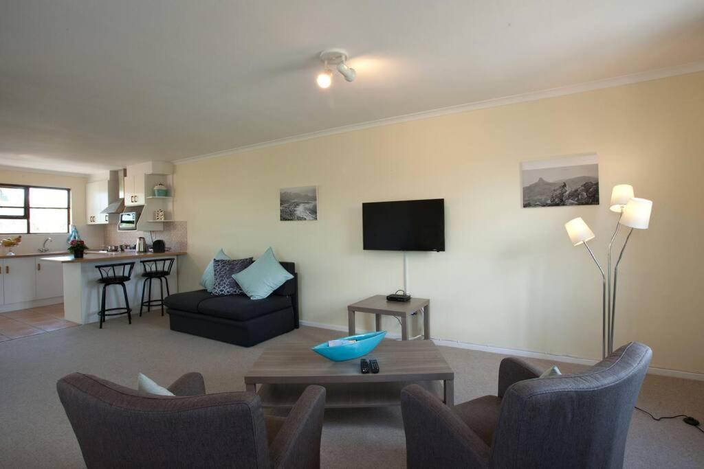 Luxury Sleeps Up To 3 Adults - Sunset Apartment *