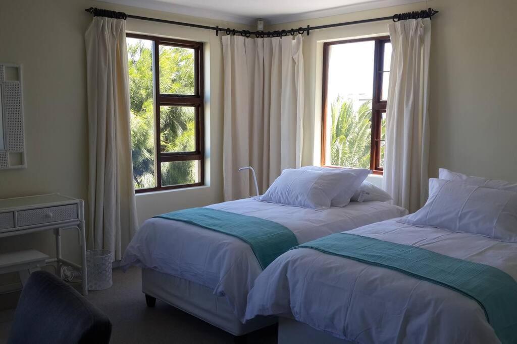 Luxury Sleeps Up To 3 Adults - Sunset Apartment Cape Town