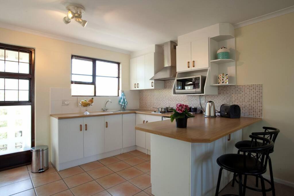 Apartment Luxury Sleeps Up To 3 Adults - Sunset Cape Town